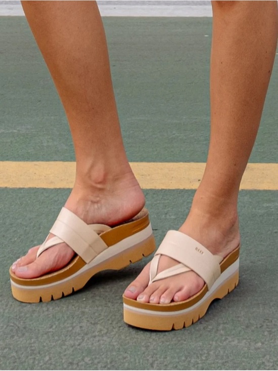 Reef Shoes - NWOT Reef Cushion Vista Higher Savannah Platform Sandals Size 8.5